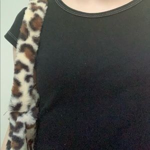 Cute brandy melville black white stitch top!